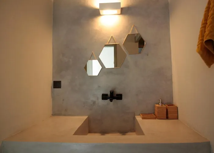 New In Emporios Emporeiós